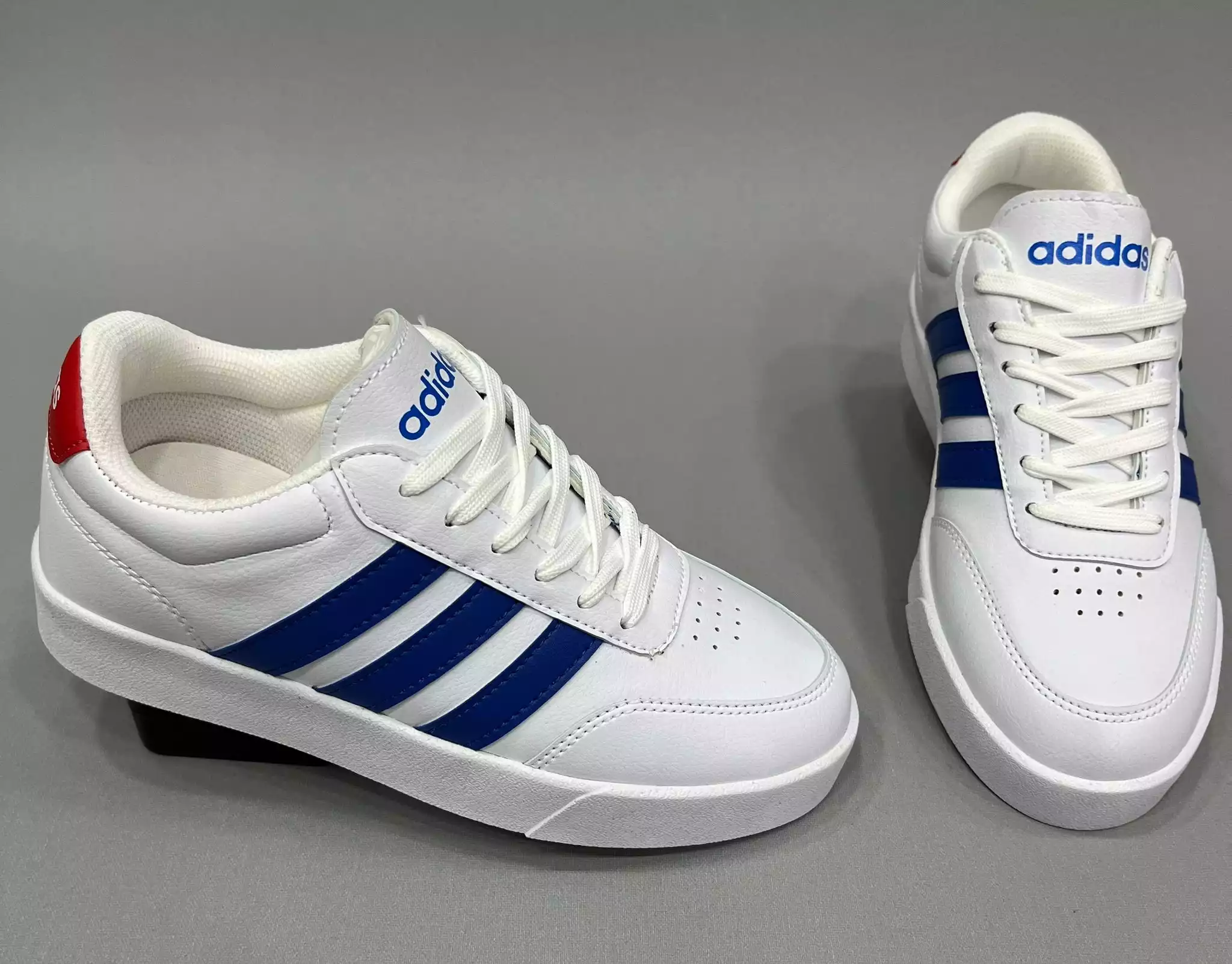 ADİDAS KLASİK BEYAZ SAKS KADIN SPOR AYAKKABI