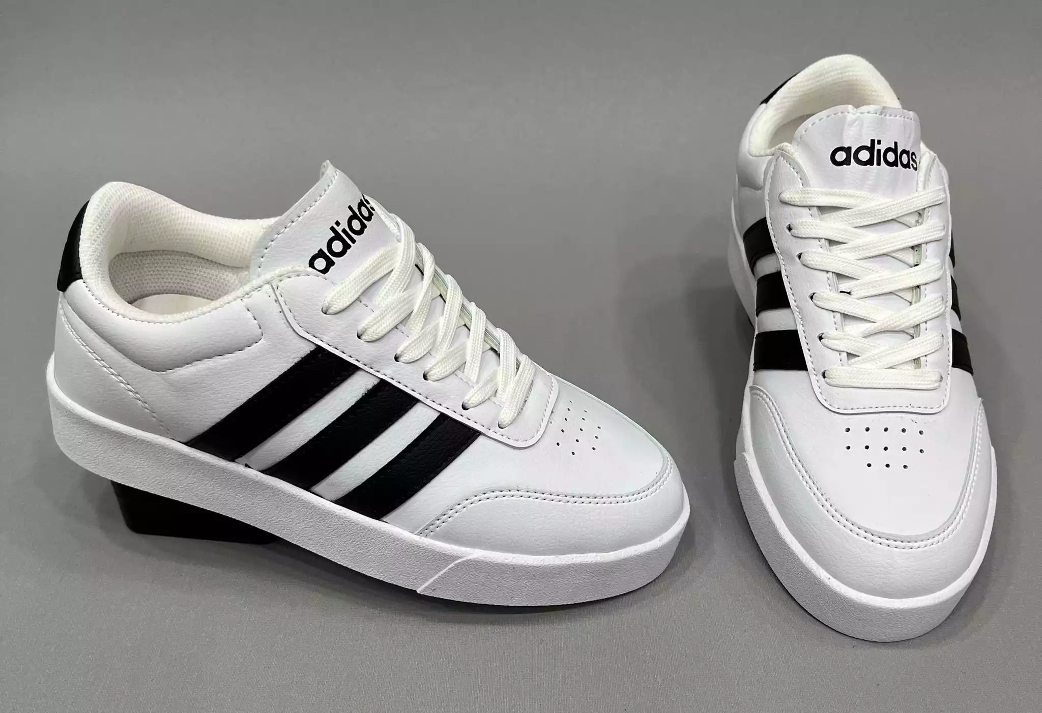 ADİDAS KLASİK BEYAZ SİYAH KADIN SPOR AYAKKABI