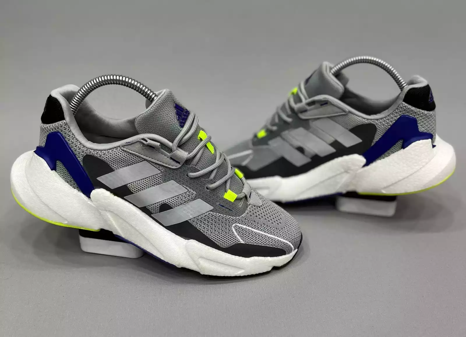 ADİDAS JETBOSS GRİ YEŞİL BEYAZ ERKEK SPOR AYAKKABI