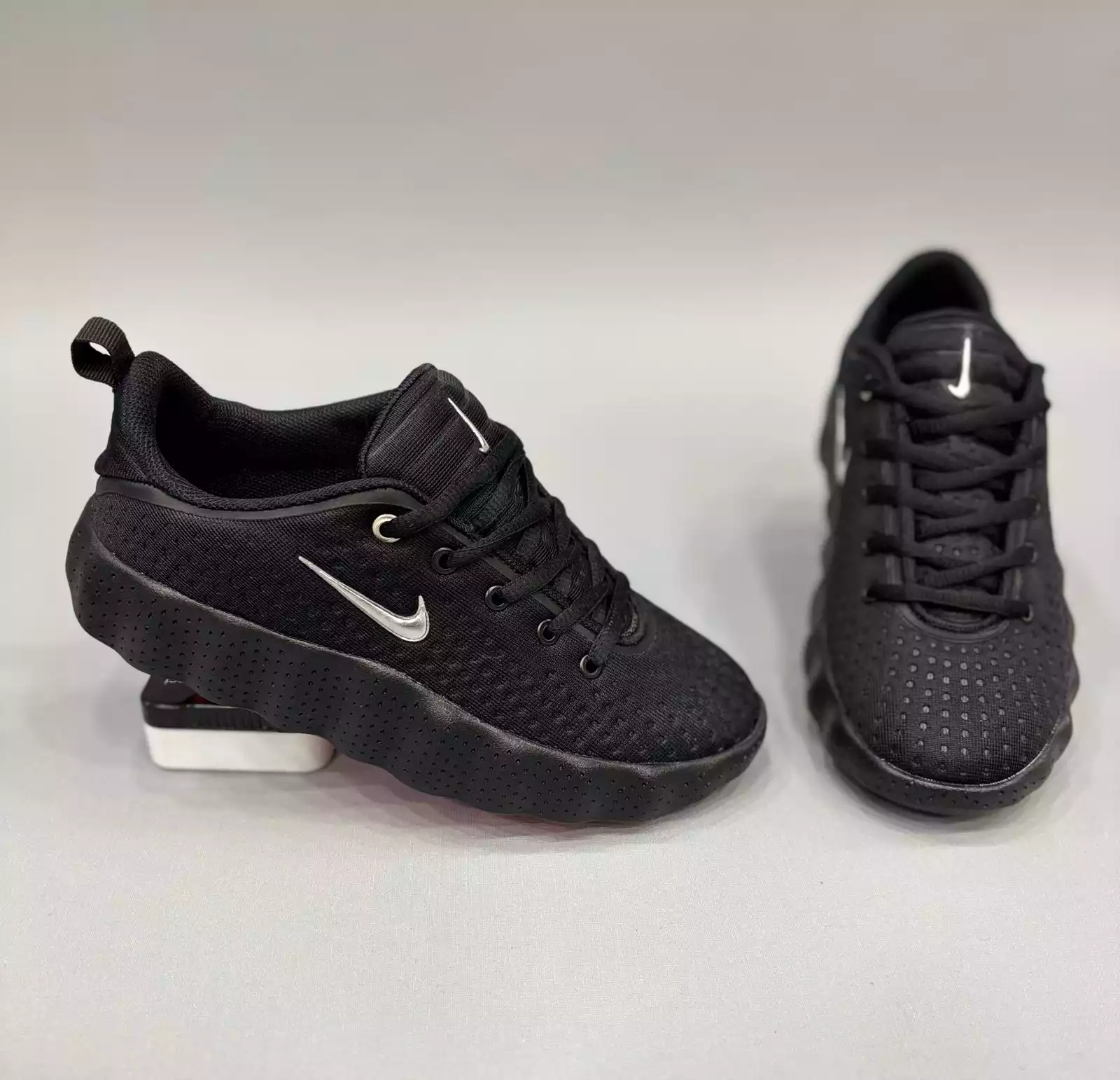 NİKE MİND 01 SİYAH GÜMÜŞ KADIN ERKEK SPOR AYAKKABI